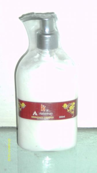 HIDRATANTE CORPORAL COM ÓLEO VEGETAL ERVA DOCE DE 300 ML